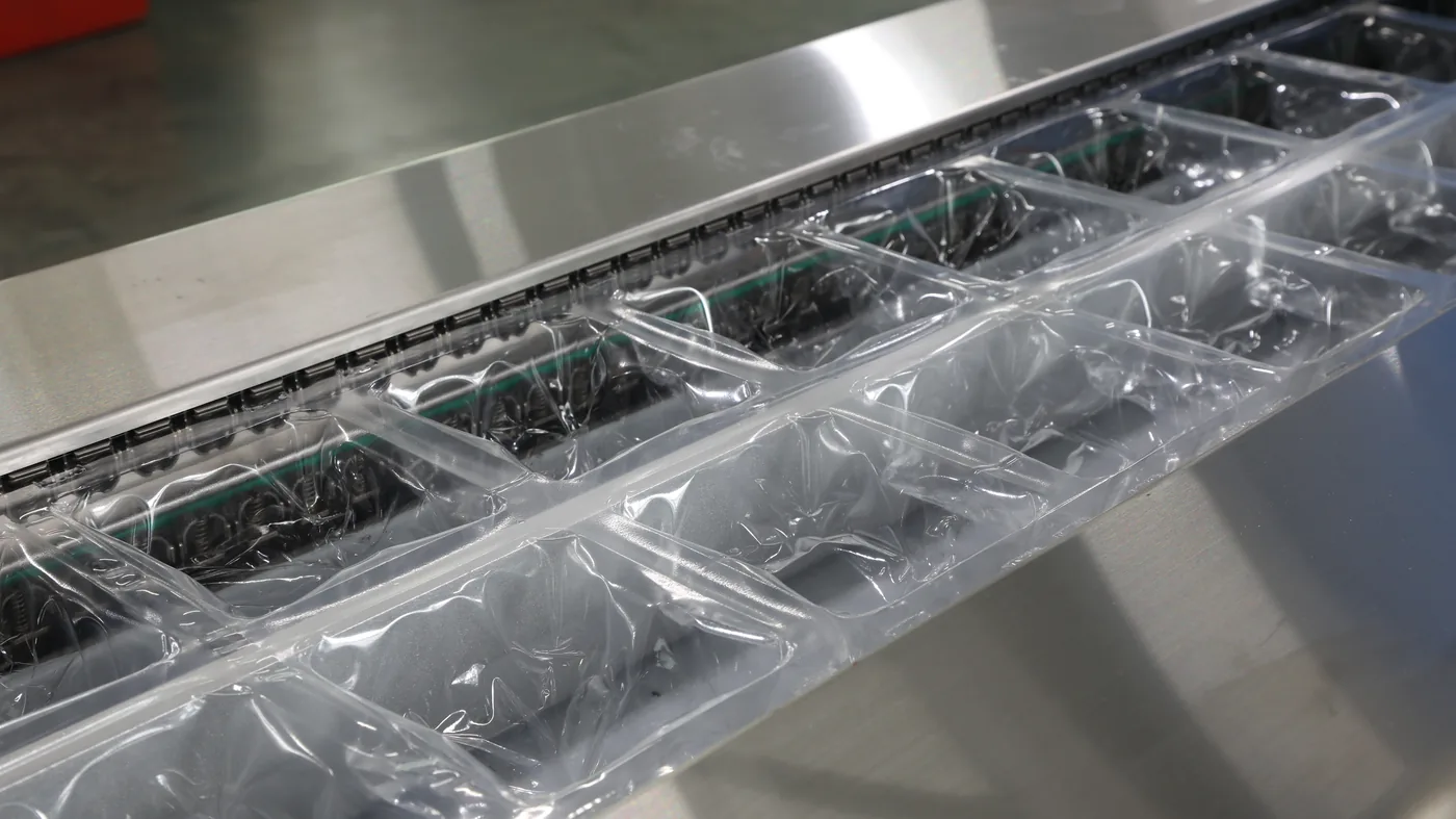 Automatic Vacuum Thermoforming Packaging Machine SES-335 — view 4 of 6